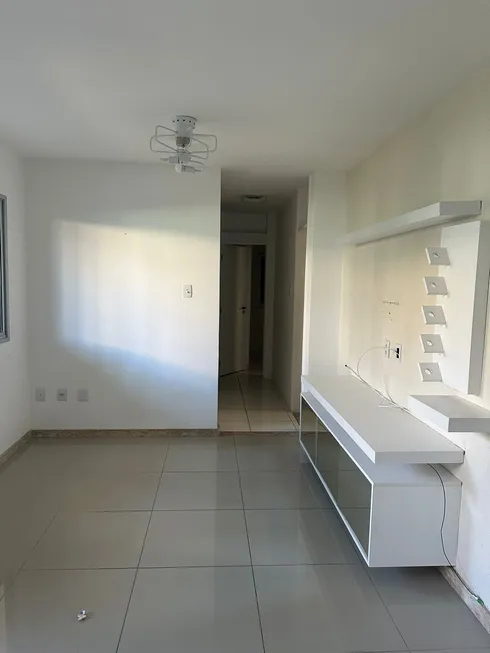 Foto 1 de Apartamento com 3 Quartos para alugar, 58m² em Buraquinho, Lauro de Freitas