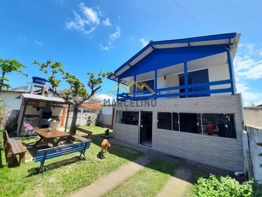 Foto 1 de Casa com 3 Quartos à venda, 150m² em Praia da Ribanceira, Imbituba
