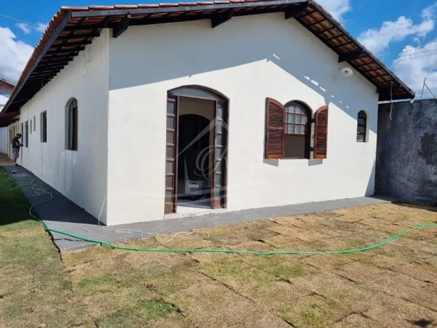 Foto 1 de Casa com 4 Quartos para venda ou aluguel, 300m² em Barranco Alto, Caraguatatuba