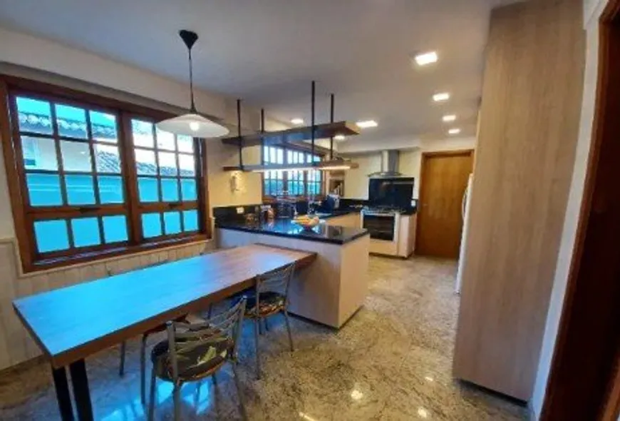Foto 1 de Casa com 4 Quartos para alugar, 320m² em Alphaville, Santana de Parnaíba