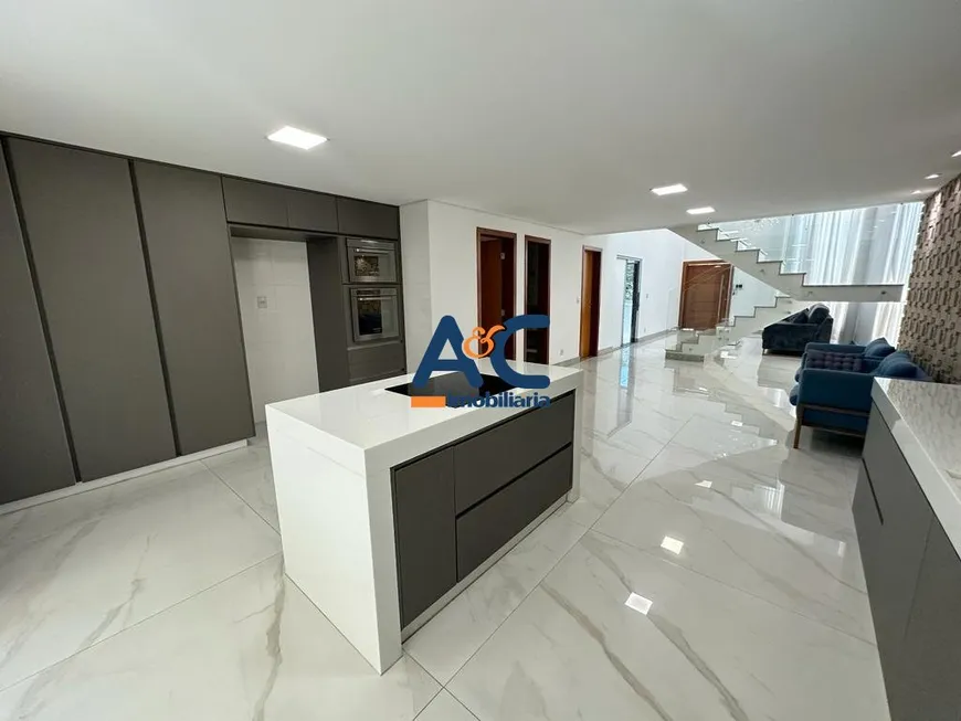 Foto 1 de Casa com 4 Quartos à venda, 366m² em Portal Do Sol, Contagem