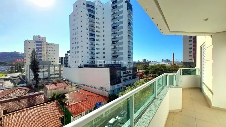 Foto 1 de Apartamento com 4 Quartos à venda, 101m² em Kobrasol, São José