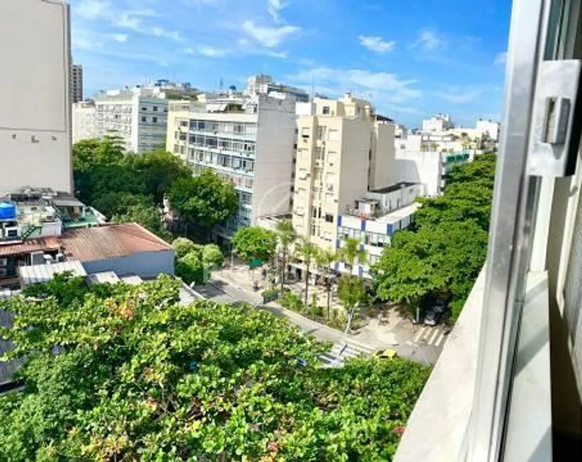 Foto 1 de Apartamento com 3 Quartos à venda, 105m² em Leblon, Rio de Janeiro