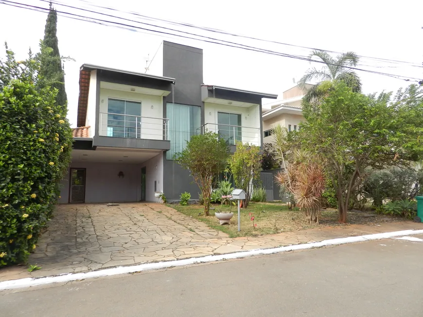 Foto 1 de Casa de Condomínio com 4 Quartos para alugar, 231m² em Jardins Madri, Goiânia