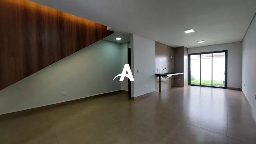 Foto 1 de Sobrado com 3 Quartos à venda, 124m² em Aclimacao, Uberlândia