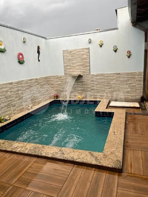 Foto 1 de Casa com 3 Quartos à venda, 200m² em Guarani, Uberlândia