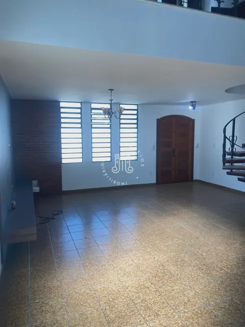 Foto 1 de Casa com 3 Quartos à venda, 450m² em Jardim Samambaia, Jundiaí