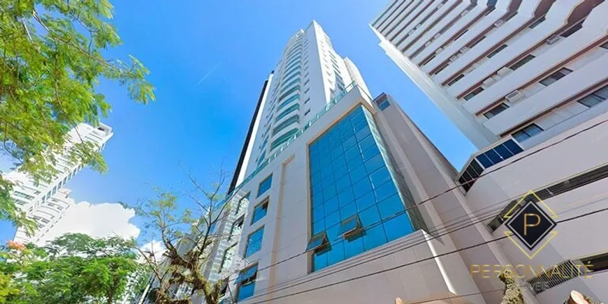 Foto 1 de Apartamento com 4 Quartos à venda, 157m² em Centro, Balneário Camboriú
