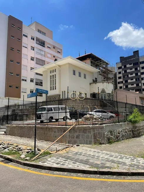 Foto 1 de Casa de Condomínio com 10 Quartos para alugar, 669m² em Centro, Curitiba