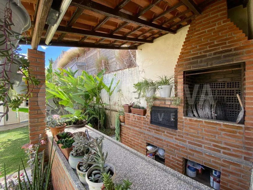 Foto 1 de Casa com 3 Quartos à venda, 242m² em Cidade Jardim, Uberlândia