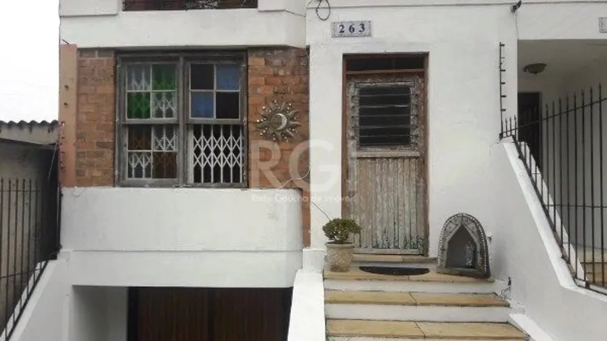 Foto 1 de Casa com 4 Quartos à venda, 196m² em Espiríto Santo, Porto Alegre