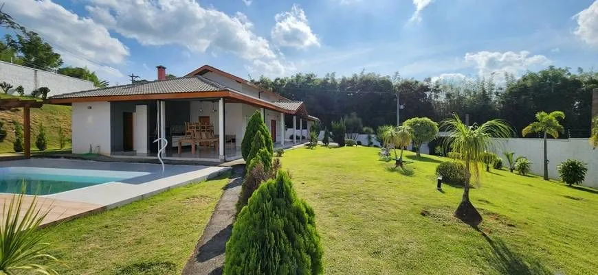 Foto 1 de Casa com 3 Quartos para venda ou aluguel, 23900m² em Altos de Santana I , Jacareí
