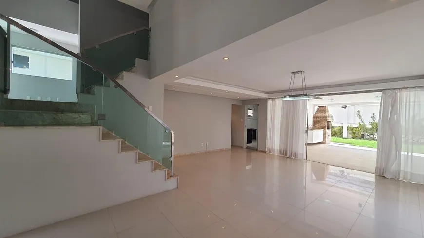 Foto 1 de Casa de Condomínio com 4 Quartos para alugar, 350m² em Buraquinho, Lauro de Freitas