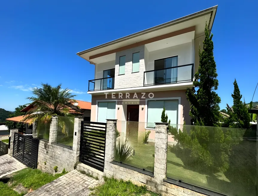 Foto 1 de Casa de Condomínio com 4 Quartos à venda, 330m² em Caneca Fina, Guapimirim