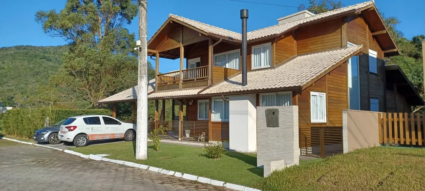 Foto 1 de Casa de Condomínio com 3 Quartos à venda, 240m² em Vargem Grande, Florianópolis