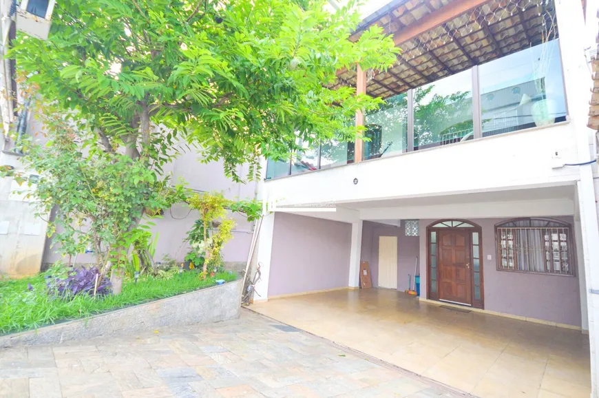 Foto 1 de Casa com 4 Quartos à venda, 240m² em Santa Amélia, Belo Horizonte