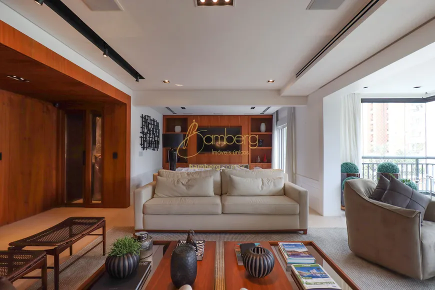 Foto 1 de Apartamento com 3 Quartos à venda, 205m² em Jardim Vitoria Regia, São Paulo