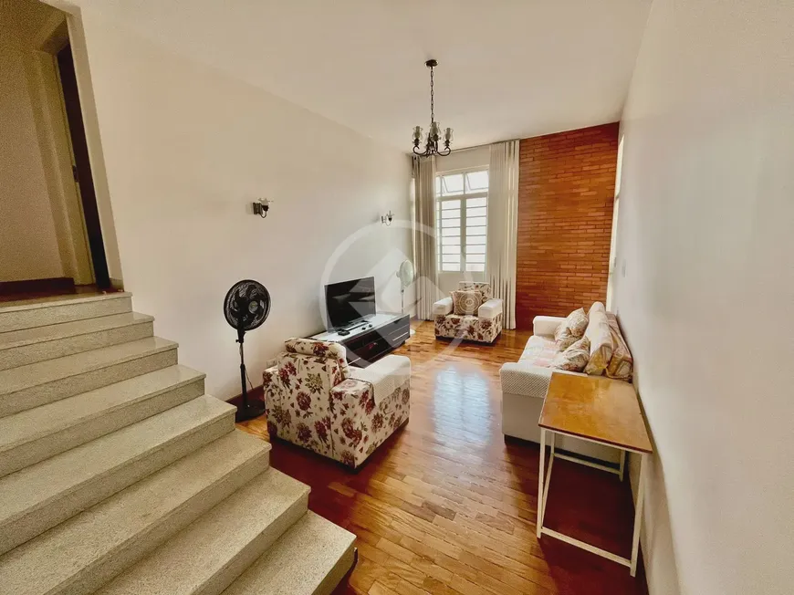 Foto 1 de Casa com 3 Quartos à venda, 282m² em Tabajaras, Uberlândia