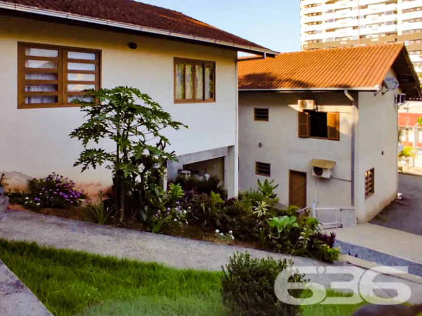 Foto 1 de Sobrado com 5 Quartos à venda, 250m² em Anita Garibaldi, Joinville