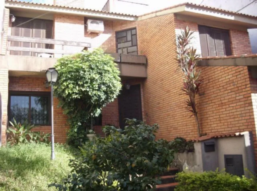 Foto 1 de Casa com 4 Quartos à venda, 237m² em Medianeira, Porto Alegre