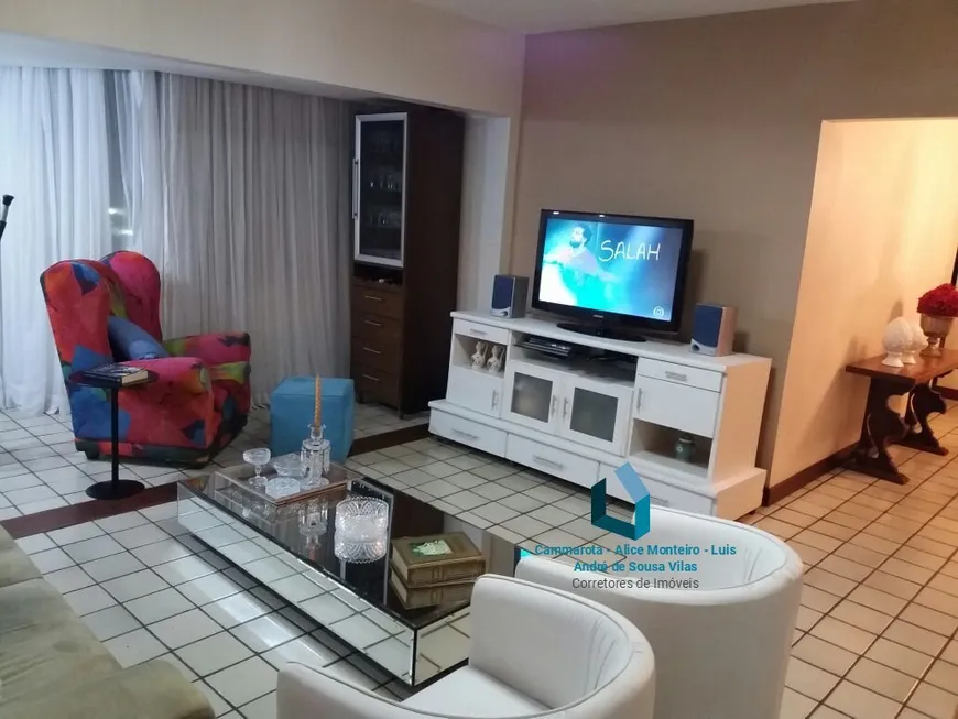 Foto 1 de Apartamento com 3 Quartos à venda, 242m² em Candeal, Salvador