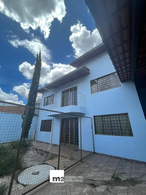 Foto 1 de Sobrado com 3 Quartos à venda, 271m² em Residencial Vale do Araguaia , Goiânia