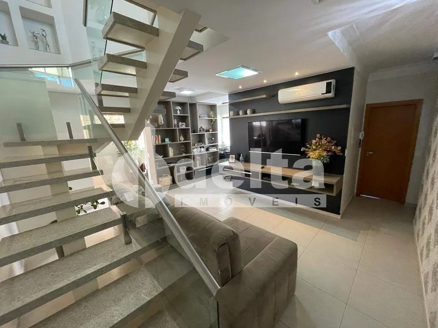 Foto 1 de Apartamento com 3 Quartos à venda, 188m² em Santa Mônica, Uberlândia