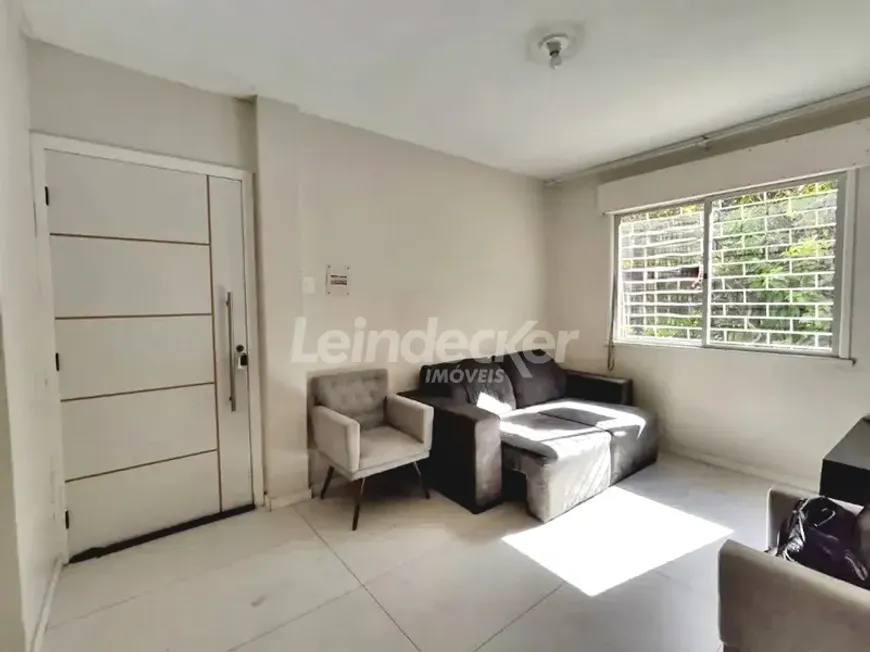 Foto 1 de Apartamento com 1 Quarto para alugar, 62m² em São Sebastião, Porto Alegre