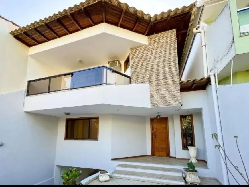 Foto 1 de Casa com 3 Quartos à venda, 220m² em Glória, Macaé