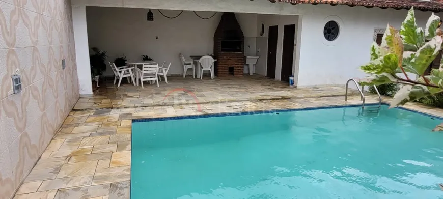 Foto 1 de Casa com 4 Quartos à venda, 125m² em Barequecaba, São Sebastião