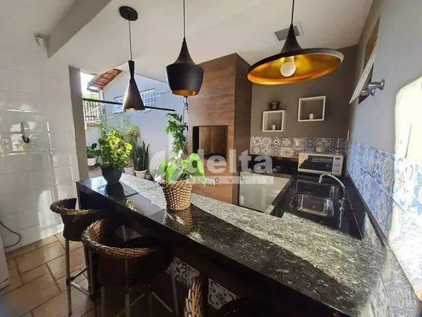 Foto 1 de Casa com 3 Quartos à venda, 230m² em Tabajaras, Uberlândia