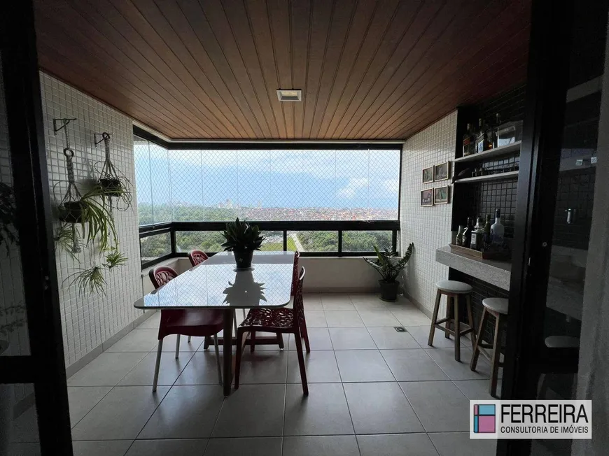 Foto 1 de Apartamento com 4 Quartos à venda, 130m² em Candeal, Salvador