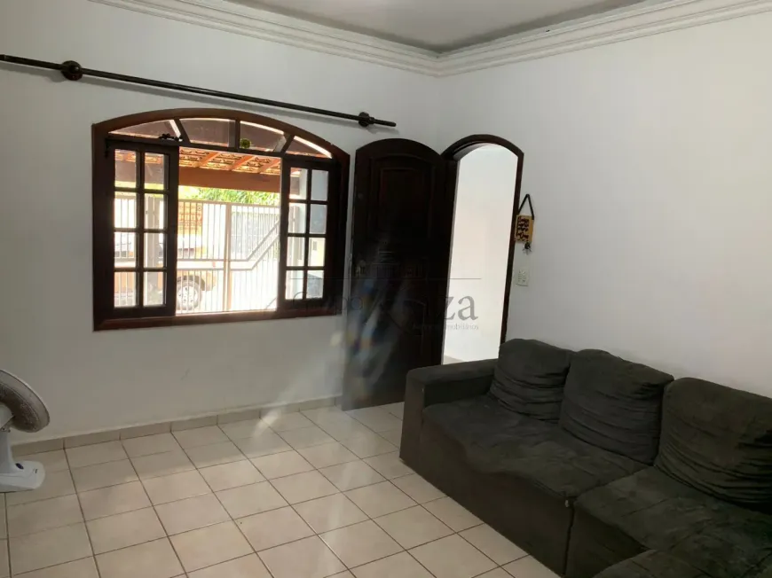 Foto 1 de Sobrado com 3 Quartos à venda, 179m² em Jardim das Indústrias, São José dos Campos