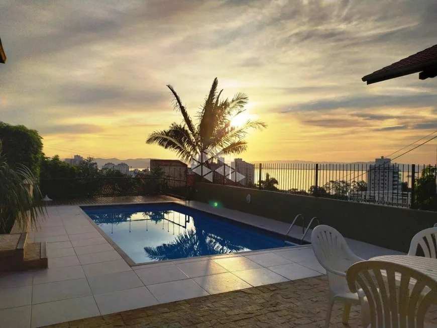 Foto 1 de Casa com 4 Quartos à venda, 281m² em Agronômica, Florianópolis