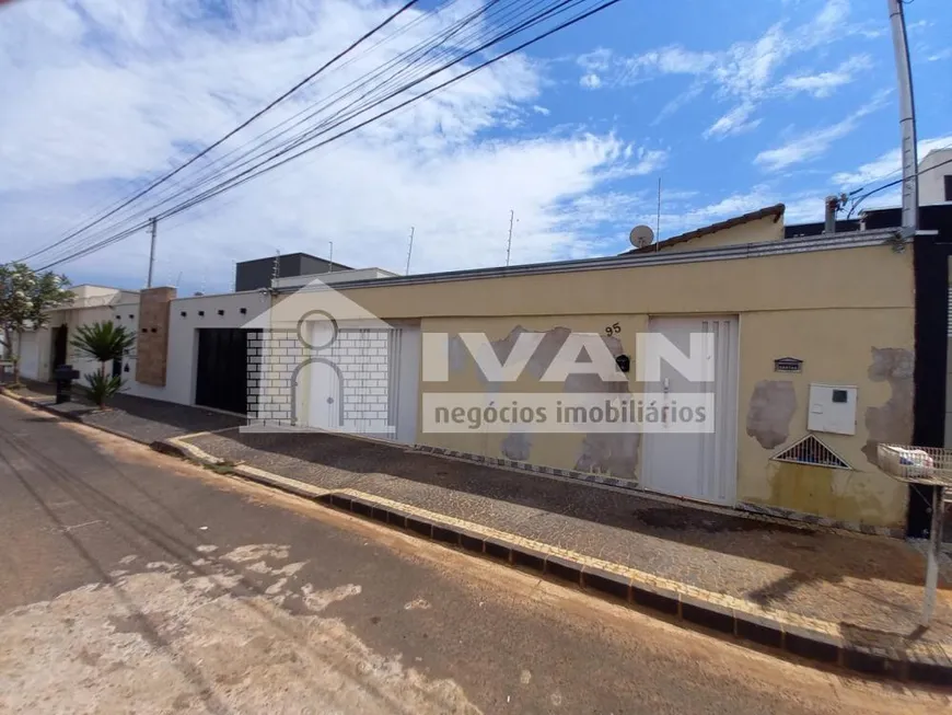 Foto 1 de Casa com 2 Quartos à venda, 130m² em Bosque dos Buritis, Uberlândia