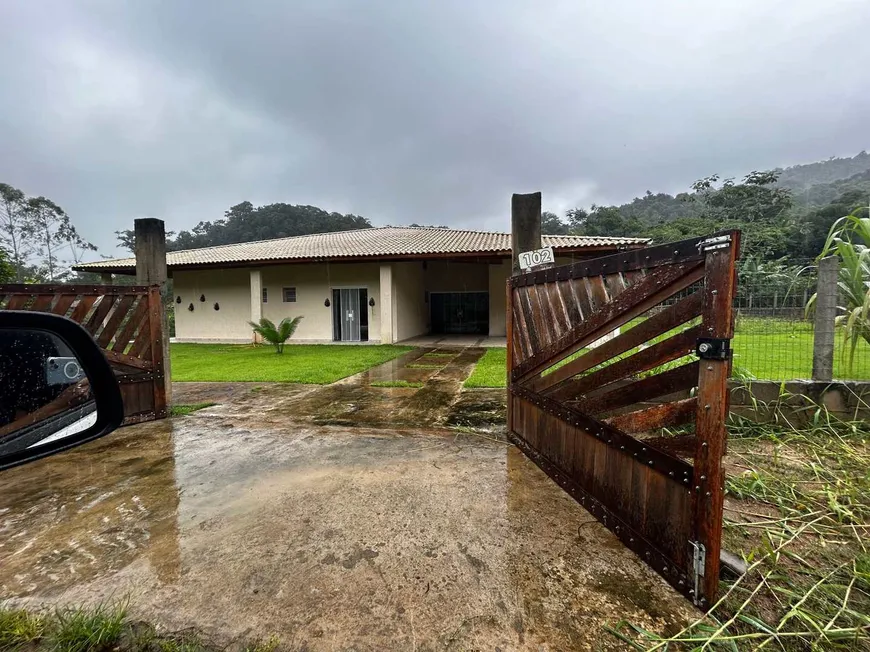 Foto 1 de Fazenda/Sítio com 4 Quartos à venda, 300m² em Centro, Peruíbe