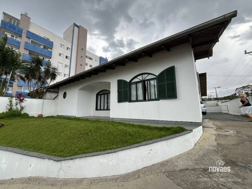 Foto 1 de Casa com 4 Quartos à venda, 278m² em Iririú, Joinville