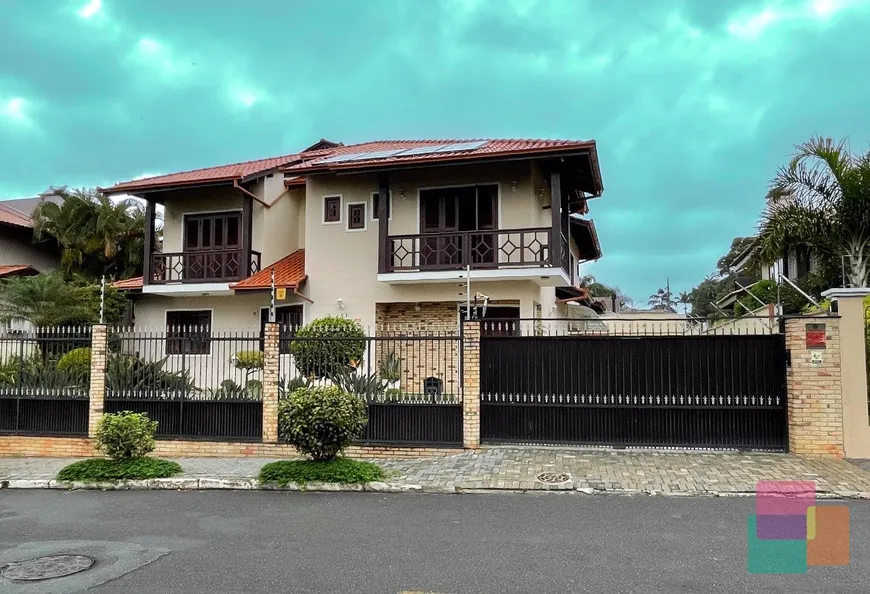 Foto 1 de Casa com 5 Quartos à venda, 458m² em América, Joinville