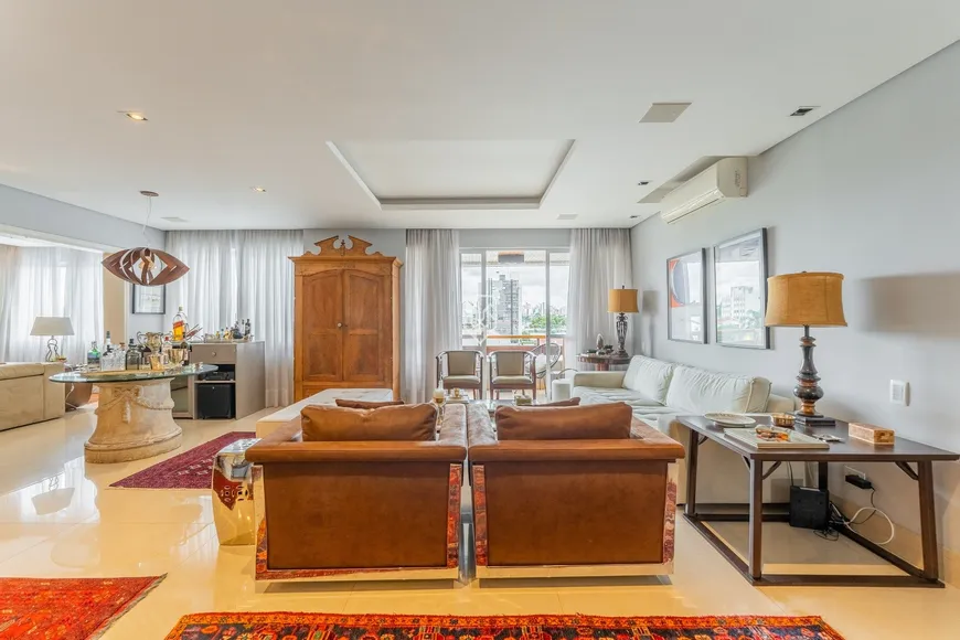Foto 1 de Apartamento com 2 Quartos à venda, 257m² em Batel, Curitiba
