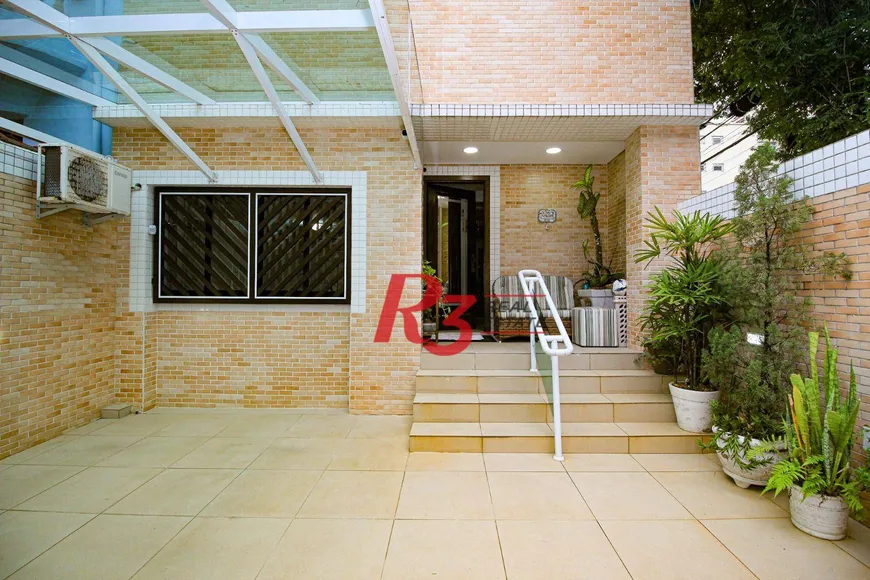 Foto 1 de Sobrado com 4 Quartos à venda, 150m² em Gonzaga, Santos