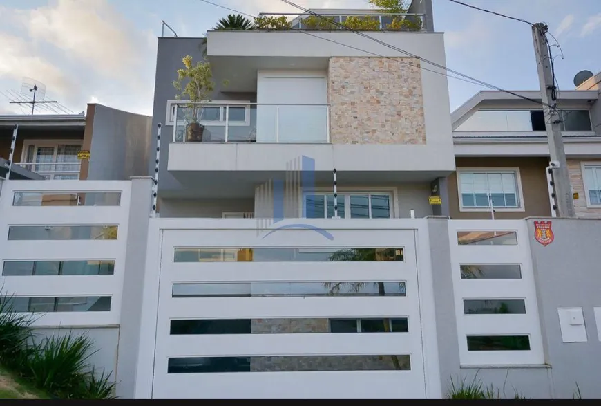 Foto 1 de Sobrado com 3 Quartos à venda, 300m² em Boa Vista, Curitiba