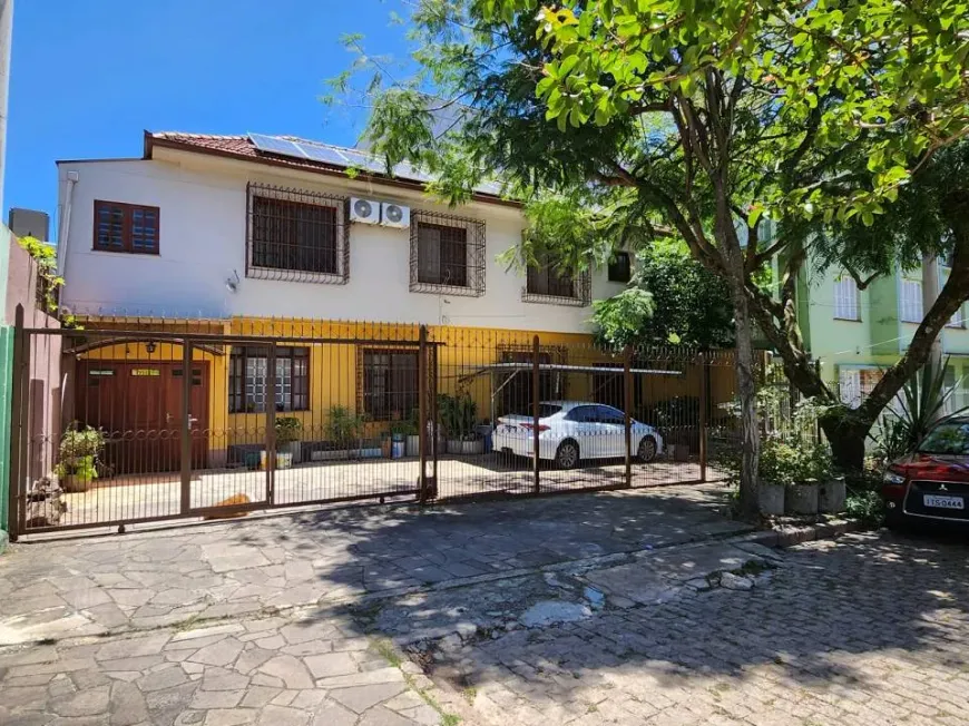 Foto 1 de Casa com 3 Quartos à venda, 250m² em Azenha, Porto Alegre