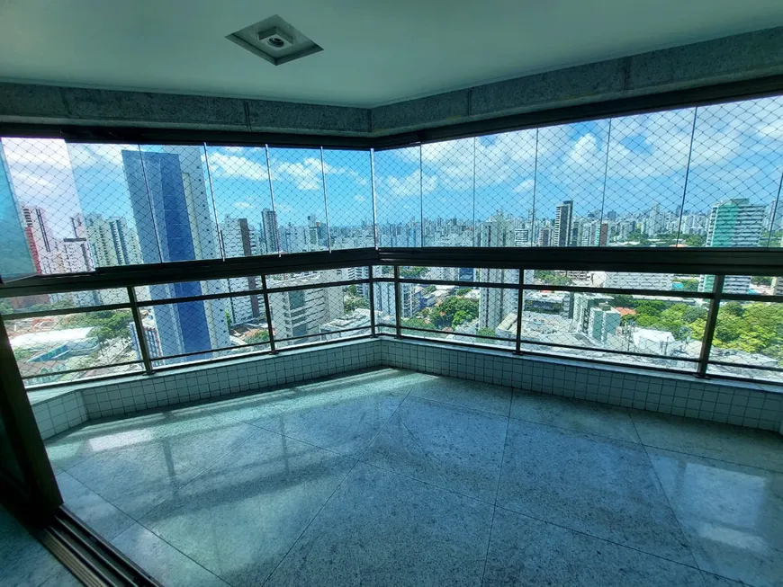 Foto 1 de Apartamento com 4 Quartos à venda, 220m² em Jaqueira, Recife