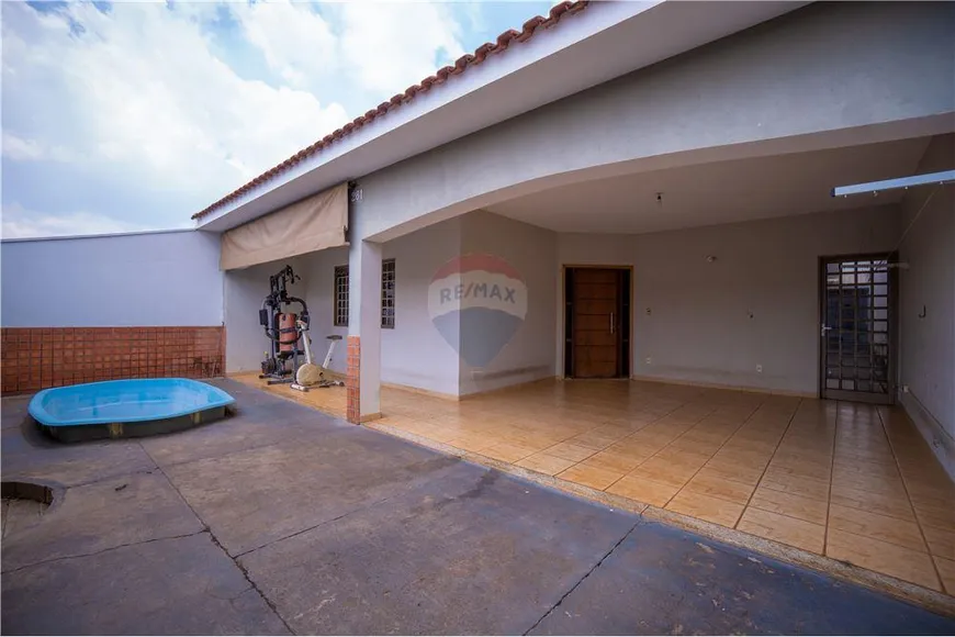 Foto 1 de Casa com 3 Quartos à venda, 164m² em Jardim Santa Lúcia, Araraquara