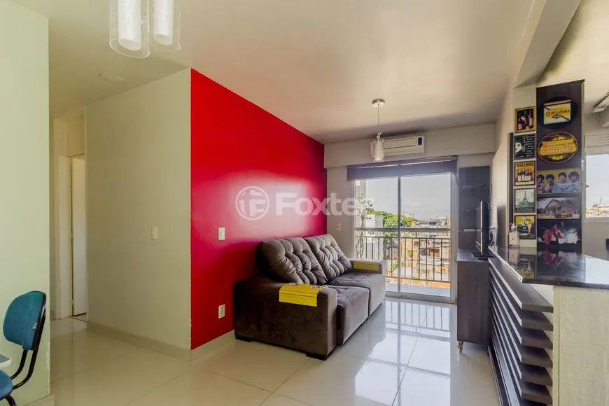 Foto 1 de Apartamento com 3 Quartos à venda, 67m² em Camaquã, Porto Alegre