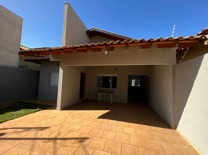 Foto 1 de Casa com 3 Quartos à venda, 125m² em Parque Residencial Rita Vieira, Campo Grande