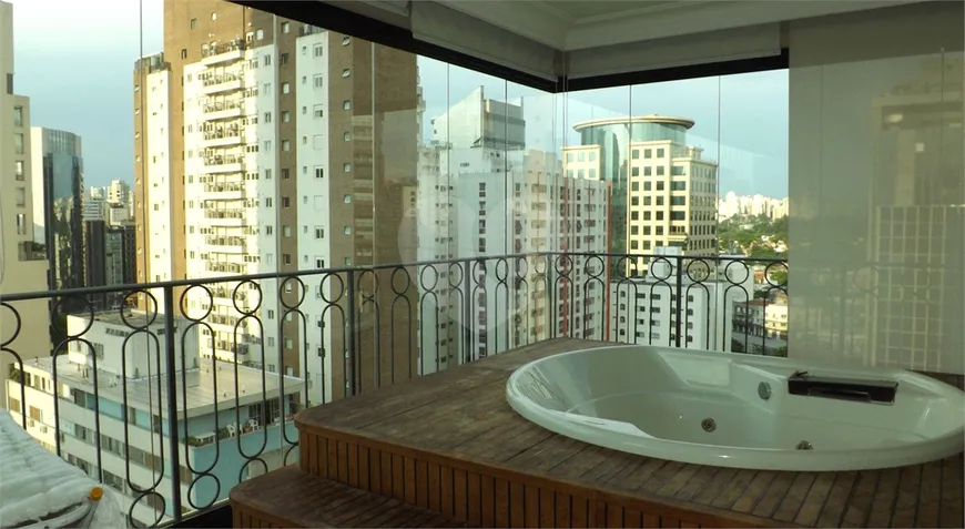 Foto 1 de Apartamento com 2 Quartos à venda, 276m² em Itaim Bibi, São Paulo