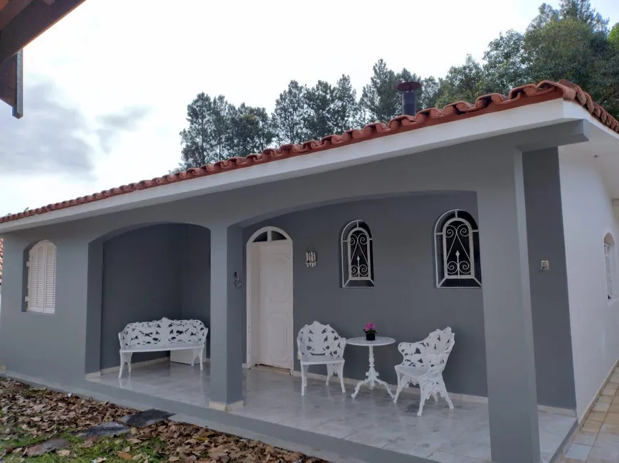 Foto 1 de Casa com 5 Quartos à venda, 200m² em Nova Lindoia, Águas de Lindóia