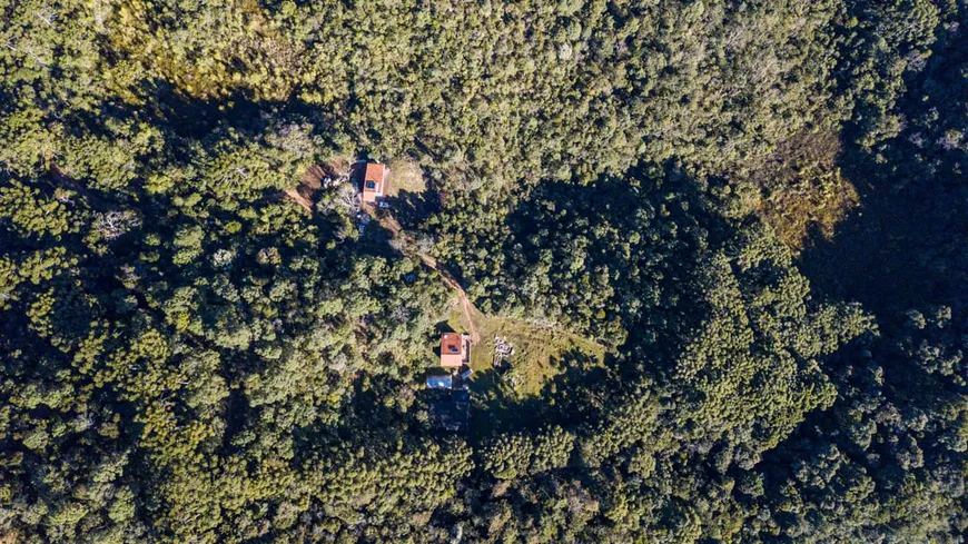 Foto 1 de Fazenda/Sítio com 1 Quarto à venda, 90000m² em Zona Rural, Delfim Moreira