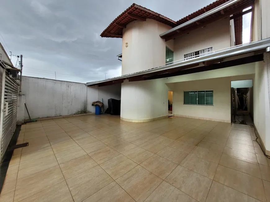 Foto 1 de Casa com 4 Quartos à venda, 248m² em Parque Oeste Industrial, Goiânia